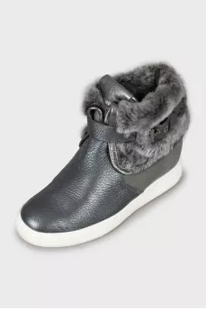 Silver boots with fur