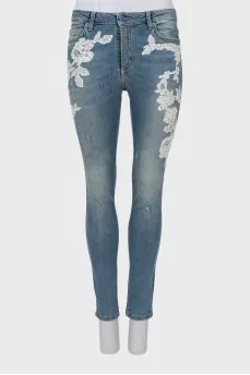 Skinny jeans decorated with lace