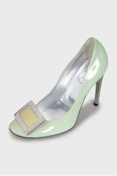 Patent leather shoes with metal heels