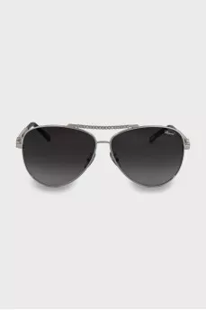 Aviator sunglasses decorated with rhinestones