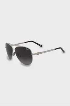 Aviator sunglasses decorated with rhinestones