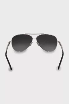 Aviator sunglasses decorated with rhinestones