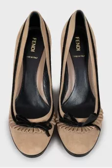 Suede shoes decorated with bows