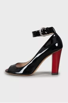 Patent leather sandals with contrasting heels