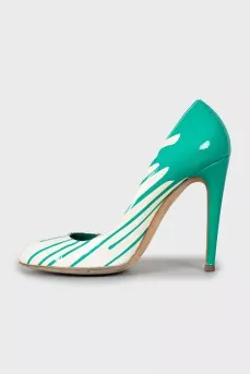 Two-tone patent leather shoes