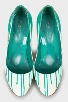 Two-tone patent leather shoes