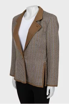 Printed jacket with side slits