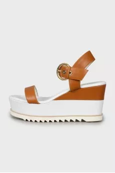 Two-tone wedge sandals