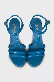Light blue sandals with a figured heel
