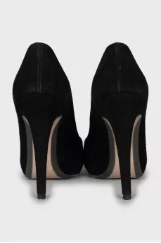 Black suede heeled shoes