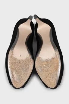 Black suede heeled shoes