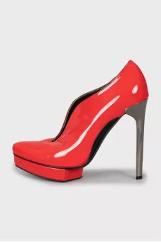 Patent leather ankle boots with stiletto heels