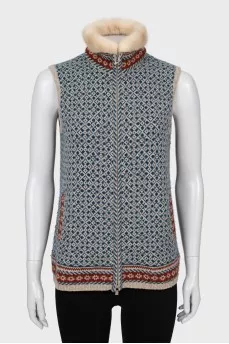 Cashmere vest with fur collar