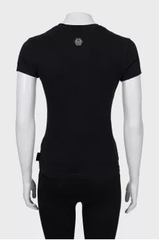 Tight T-shirt decorated with rhinestones