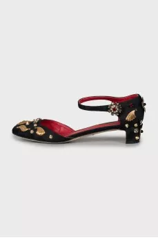 Textile shoes with medium heels