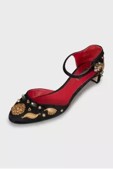 Textile shoes with medium heels