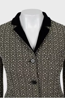 Fitted jacket with a relief pattern