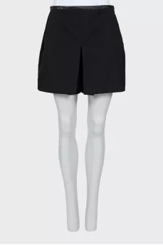 Shorts-skirt with leather belt