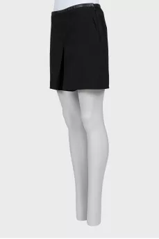 Shorts-skirt with leather belt
