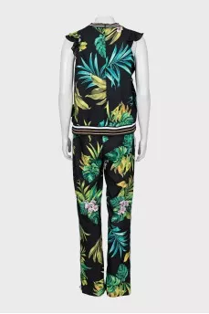 Printed suit with frills