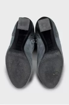 Suede boots with contrast seams