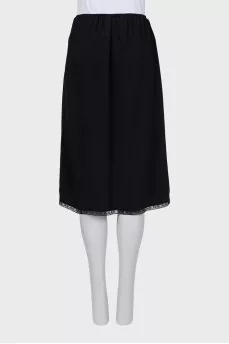 Skirt with elastic band decorated with lace