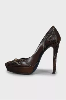 Leather shoes with metal rhinestones