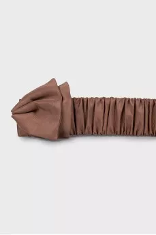 Textile belt with a bow