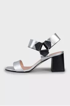 Leather sandals with contrasting heels