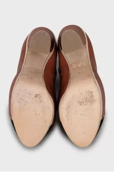 Leather ankle boots with a figured heel
