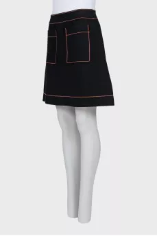 Fitted skirt with contrast seams