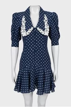 Fitted dress with lace collar