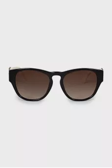 Wayfarer sunglasses with logo