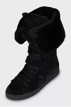 Black insulated suede boots