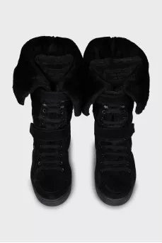 Black insulated suede boots