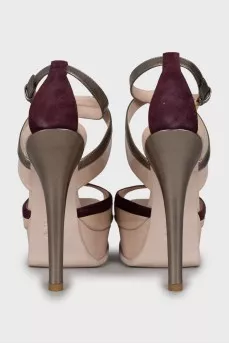 Patent leather sandals with suede insert