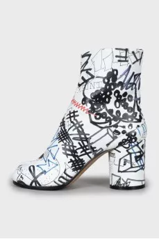 Tabi leather ankle boots with tag