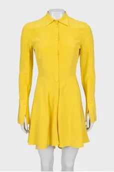 Yellow dress elongated at the back