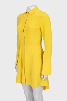 Yellow dress elongated at the back