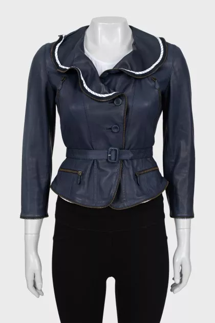 Vintage leather jacket with fitted cut