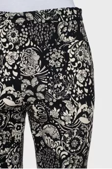 Trousers with stitched creases in a print