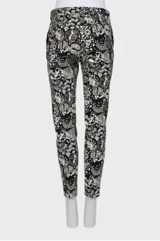 Trousers with stitched creases in a print