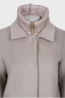 Straight coat with detachable collar