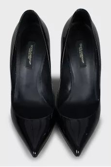 Black patent leather pumps