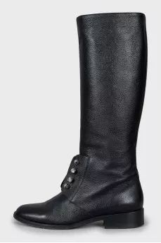 Low heel leather boots
