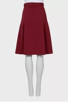 Loose red skirt