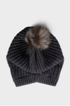 Men's knitted hat with pompom
