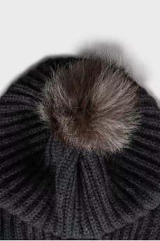 Men's knitted hat with pompom