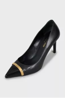 Leather shoes with gold decor