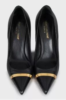 Leather shoes with gold decor